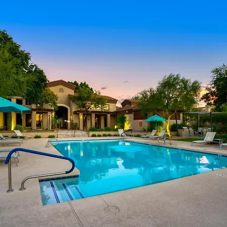 Modern 2-Br Condo Near Kierland